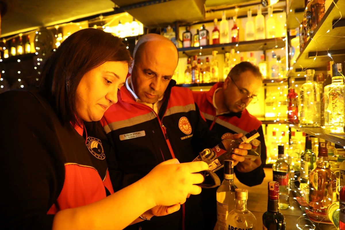 Antalya\'da Yılbaşı Öncesi Alkollü Denetimler