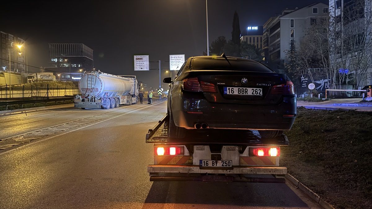 Bursa\'da Tankerle Otomobil Çarpıştı: 2 Yaralı
