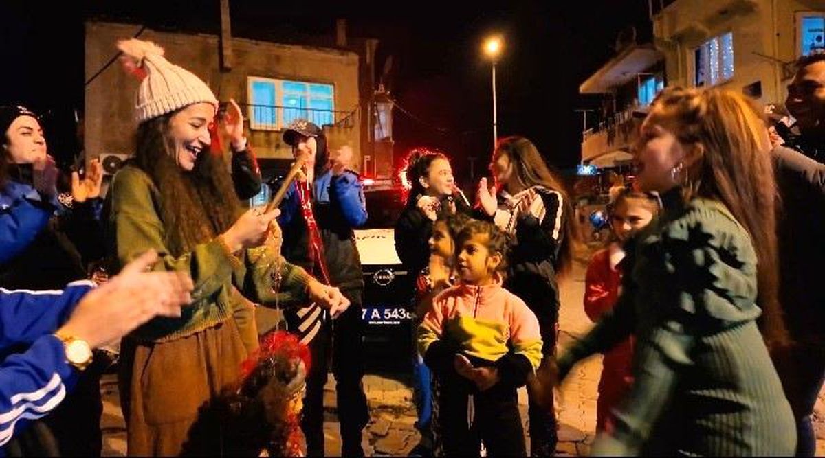 Çocuklara Yeni Yıl Hediyesi: Karagöz Oyunu