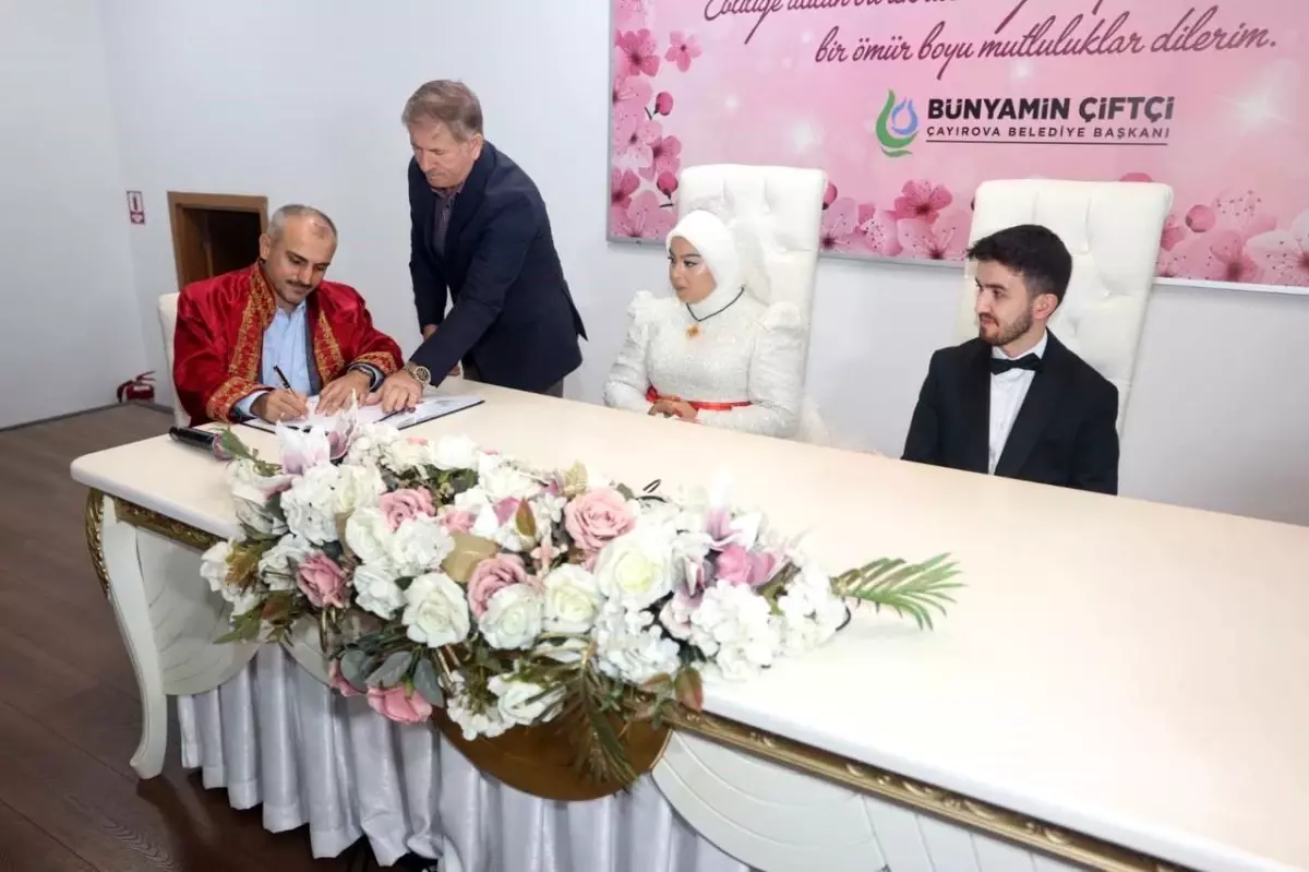 Çayırova\'da 2023\'te Nikah Kıyan Çift Sayısı Bin 180\'e Ulaştı