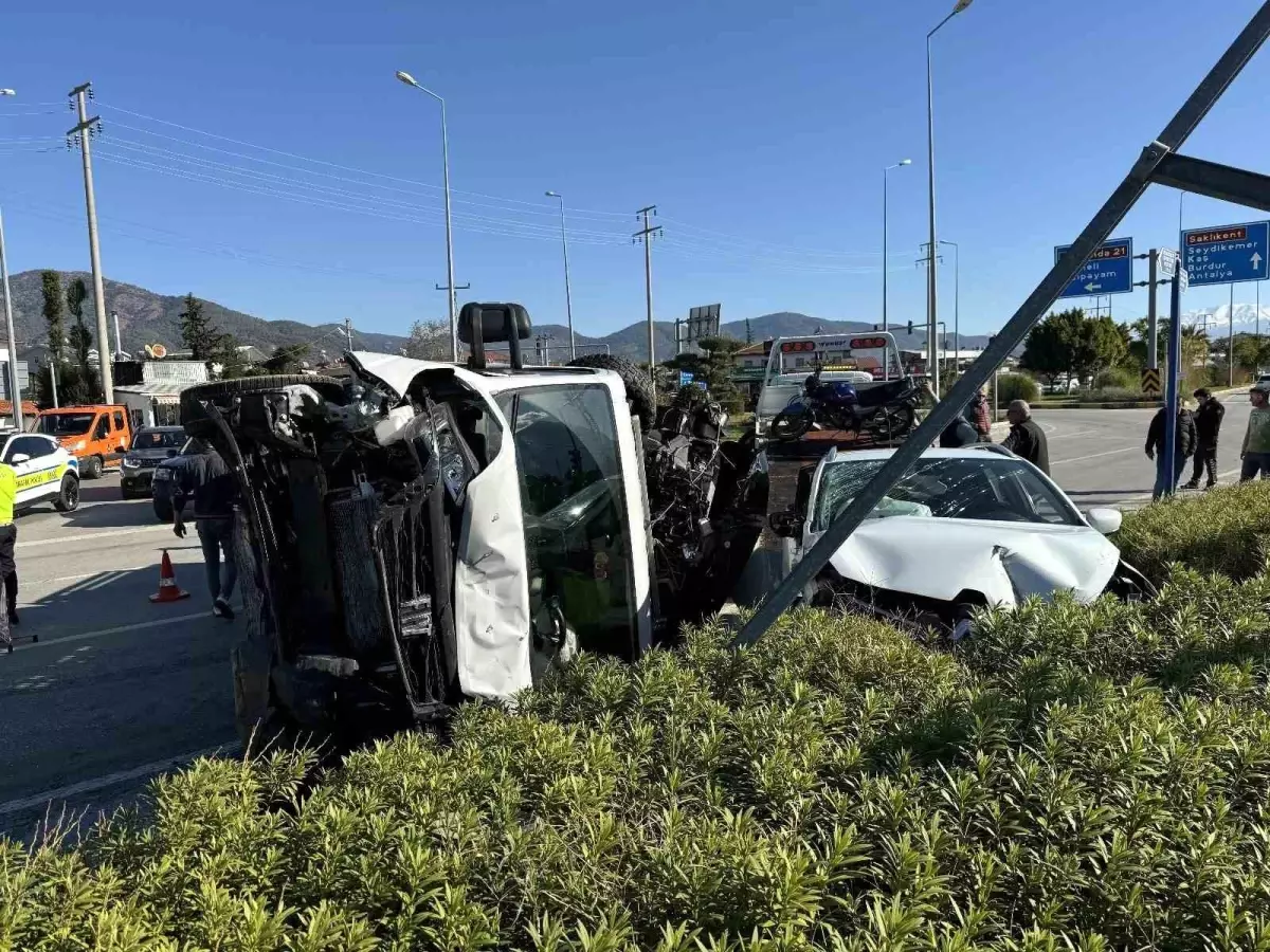 Fethiye\'de Trafik Kazası: 3 Yaralı