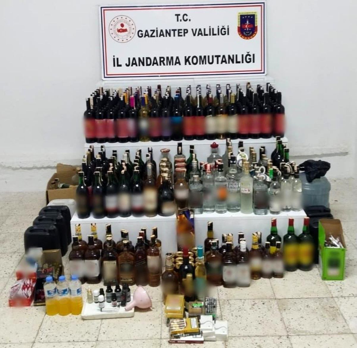 Gaziantep\'te 610 Litre Sahte Alkol Ele Geçirildi