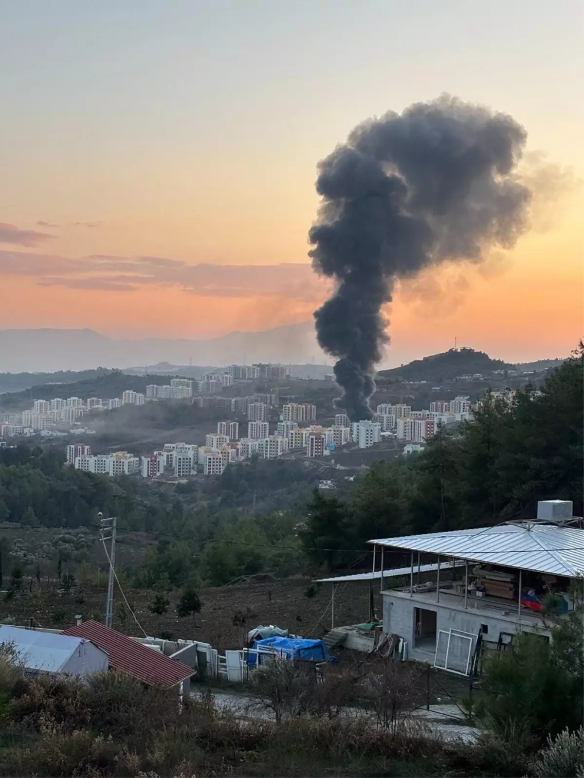 Hatay\'da Şantiye Yatakhanesinde Yangın Çıktı