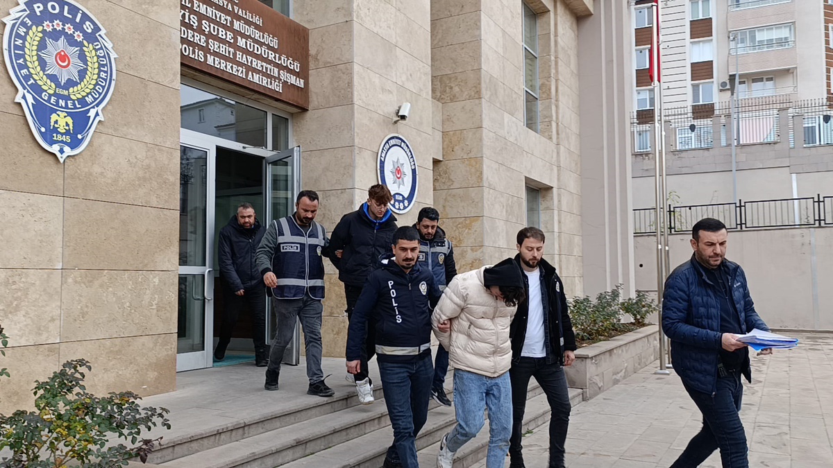 Amasya\'da Motosiklet Hırsızları Adli Kontrolle Serbest Bırakıldı