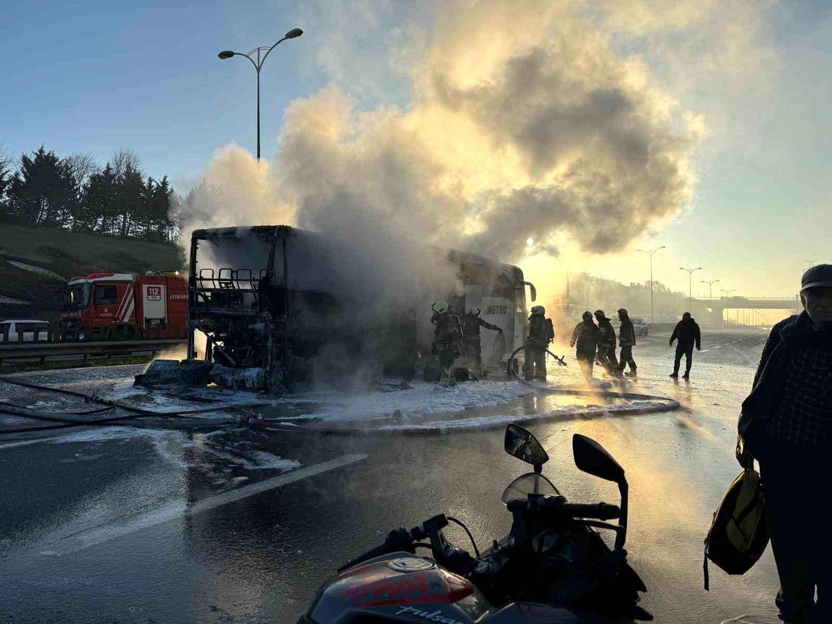 Otobüs yangınında 25 yolcu kurtarıldı