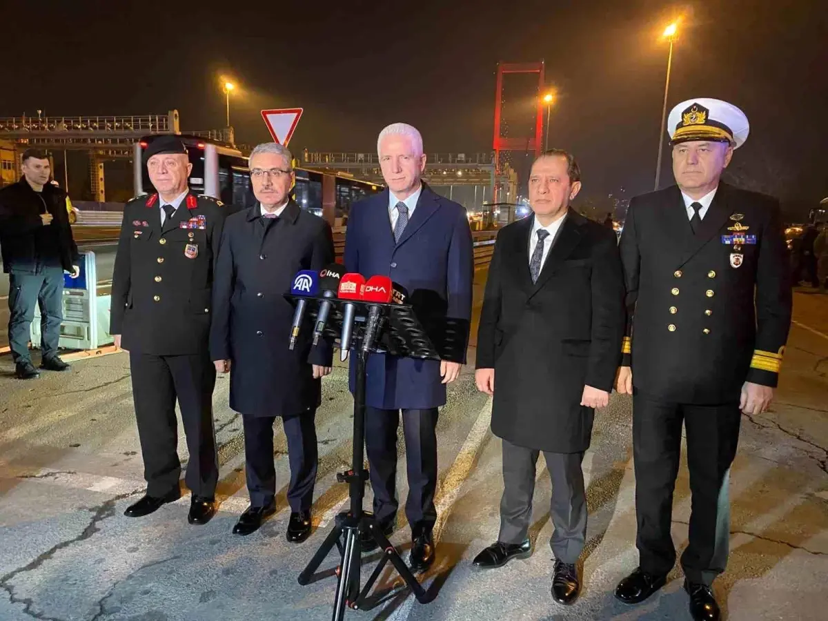 İstanbul Valisi Davut Gül\'den denetim yapan polis ekiplerine ziyaret