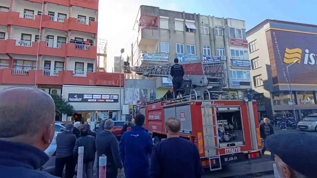 Antalya\'da Apartman Yangını: Yatak Odası Kullanılamaz Hale Geldi