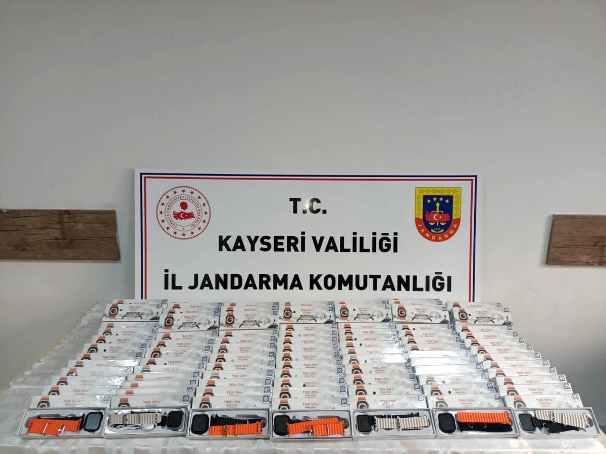 Kayseri\'de 121 Kaçak Akıllı Saat Ele Geçirildi