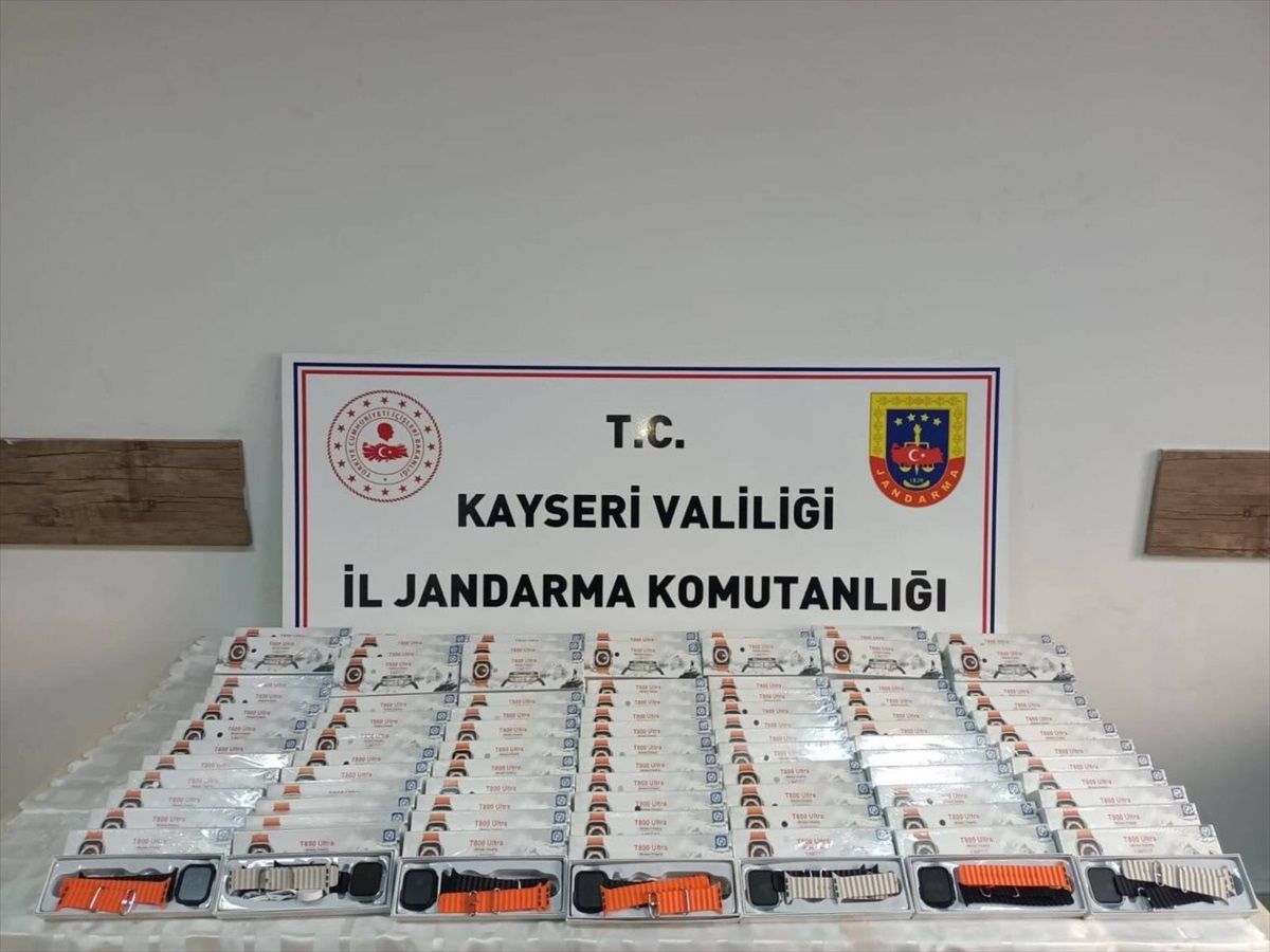 Kayseri\'de 121 Kaçak Akıllı Saat Ele Geçirildi