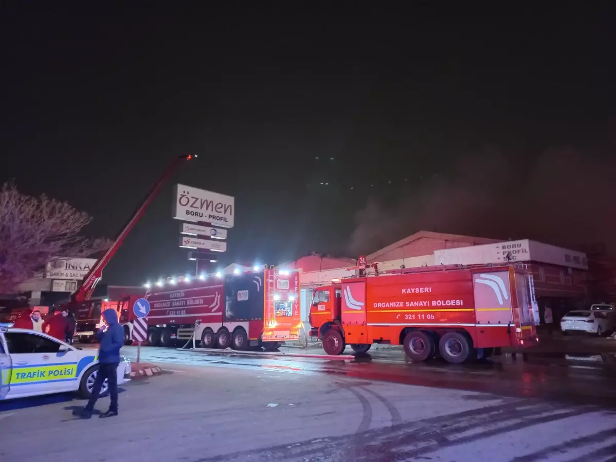 Kayseri\'deki Fabrikada Yangın Kontrol Altına Alındı