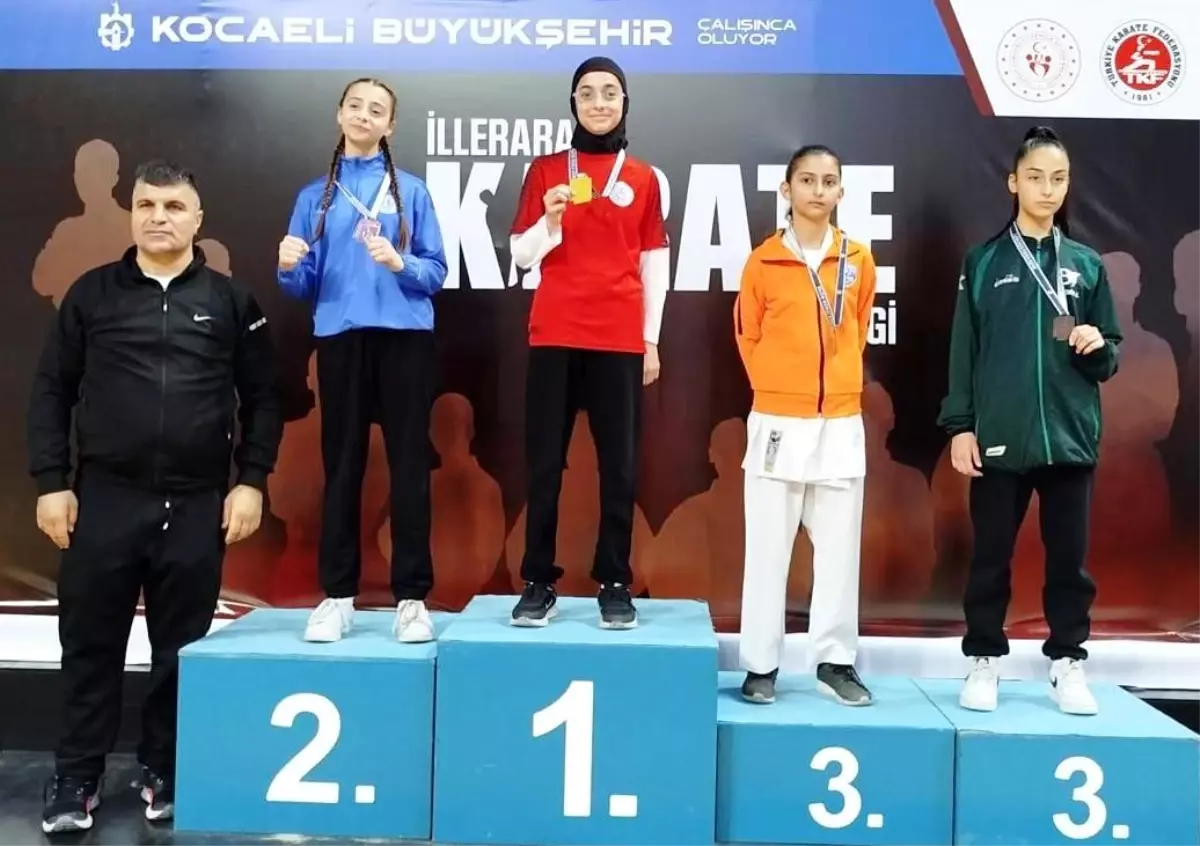 Körfez Gençlerbirliği, Karate Ligi\'nde Üçüncü Oldu