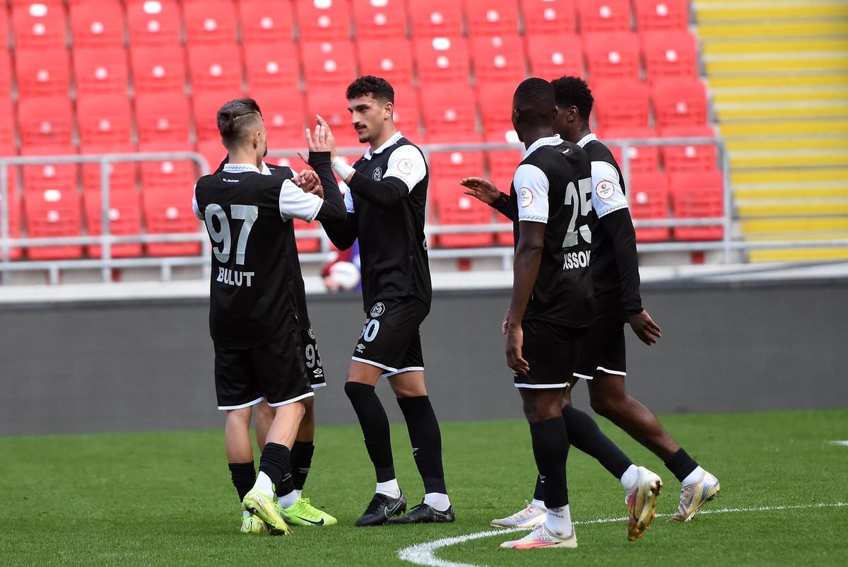 Manisa FK, Göztepe\'yi Yenerek Moral Buldu