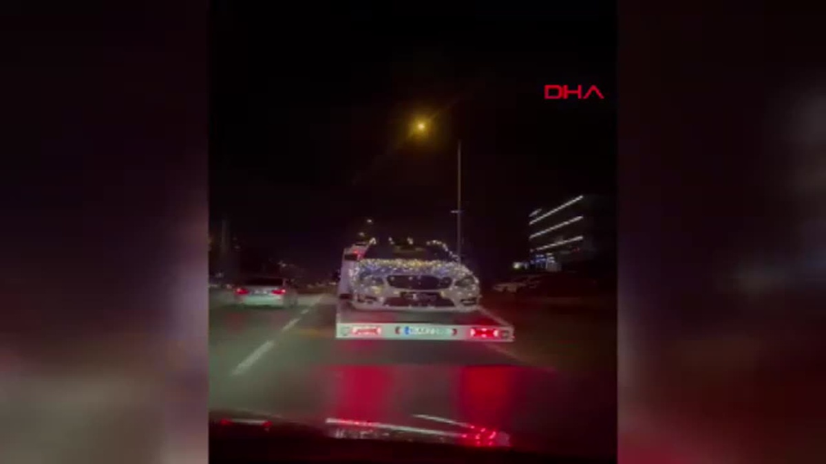 Bursa\'da Yeni Yıl Kutlaması Renkli Lambalarla Yapıldı