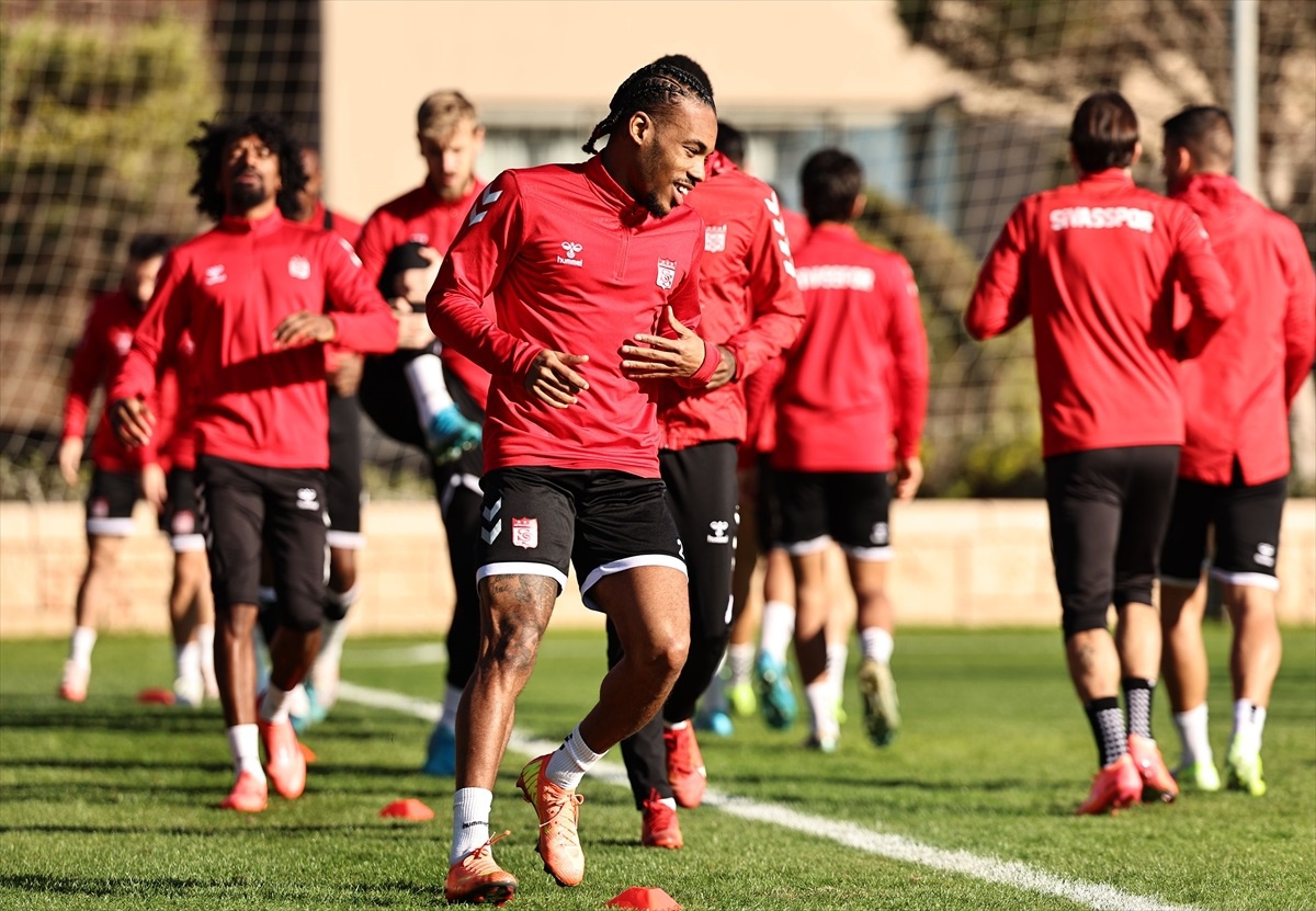 Sivasspor Antalya Kampına Devam Ediyor