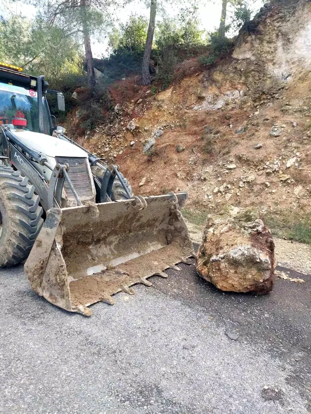 Tarsus\'ta Yağışların Ardından Yol Güvenliği İçin Çalışmalar Sürüyor