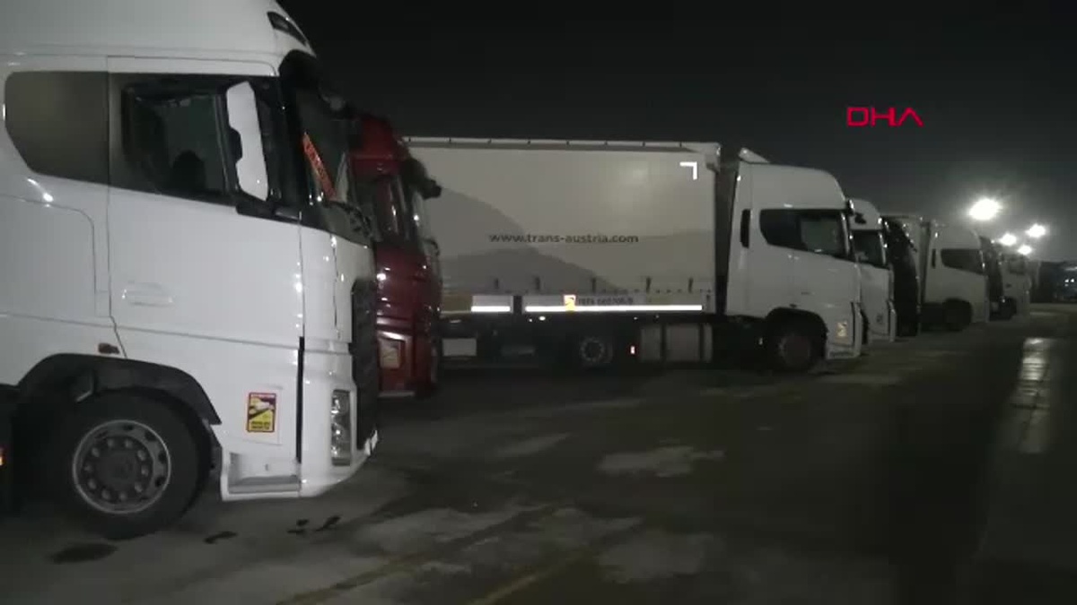 TIR Sürücüleri Yeni Yıla Ailelerinden Uzakta Girdi