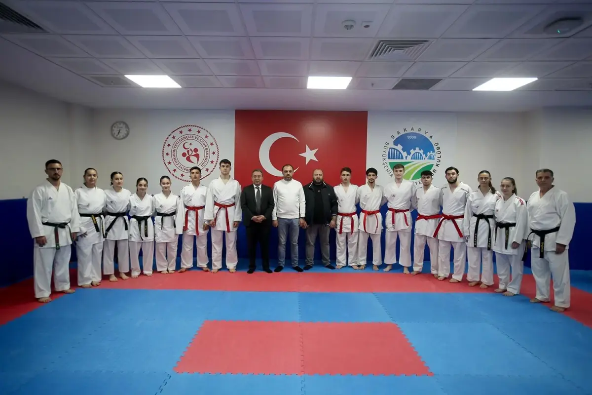 Sakarya\'dan 16 Sporcu Türkiye Karate Şampiyonası\'na Katılacak