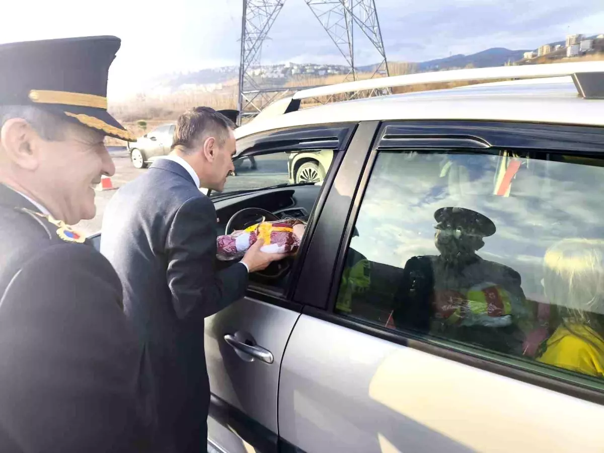 Vali Aktaş, Yeni Yılı Güvenlik Güçleriyle Kutladı