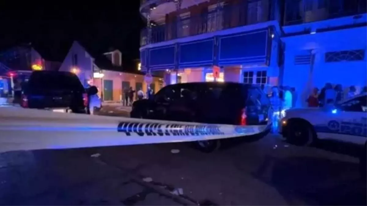 New Orleans\'ta Yılbaşı Kalabalığına Araç Dalması