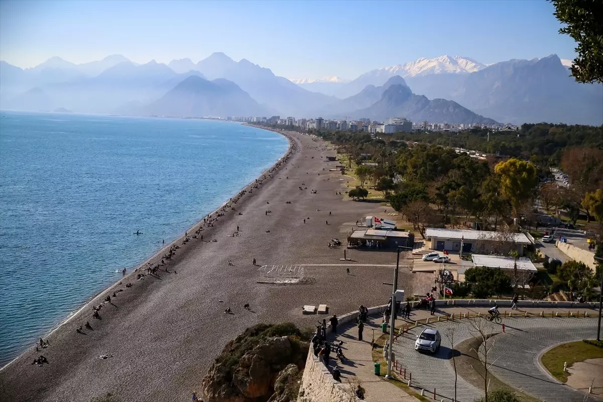 Antalya\'da Yeni Yıl ve Güneşli Hava