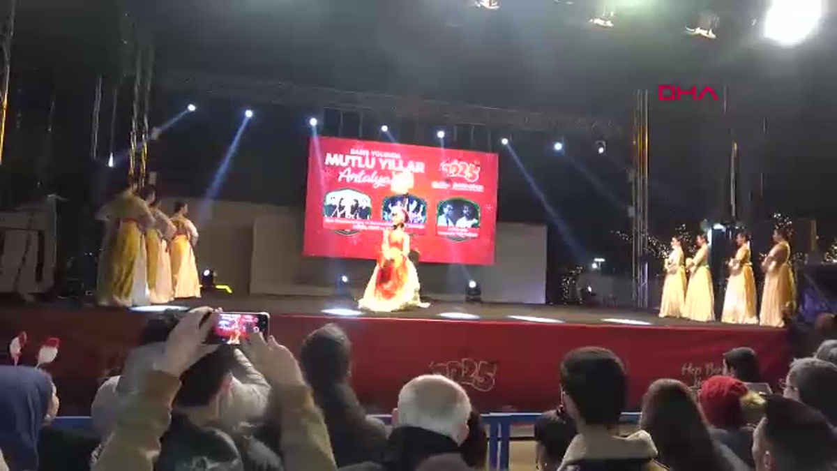 Antalya\'da Yeni Yıl Kutlamaları Coşkuyla Gerçekleşti