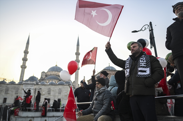 Binlerce kişinin katıldığı Filistin'e destek yürüyüşünden ilk görüntüler