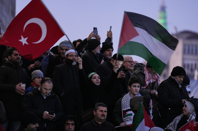 Binlerce kişinin katıldığı Filistin'e destek yürüyüşünden ilk görüntüler