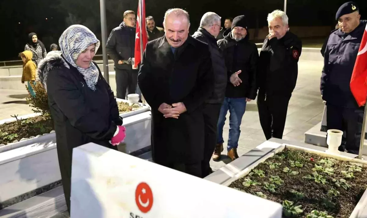 Çorum\'da yılbaşı gecesi şehitler unutulmadı