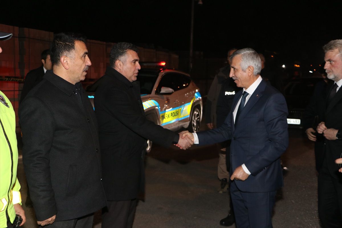 Gaziantep ve çevre illerin valileri yılbaşı gecesi görev yapan personeli ziyaret etti