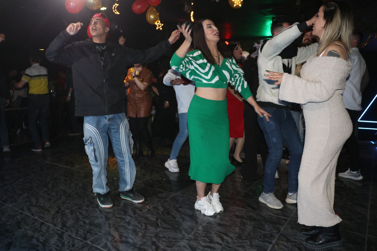 İranlı Turistler Van’da Yılbaşı Coşkusu Yaşadı