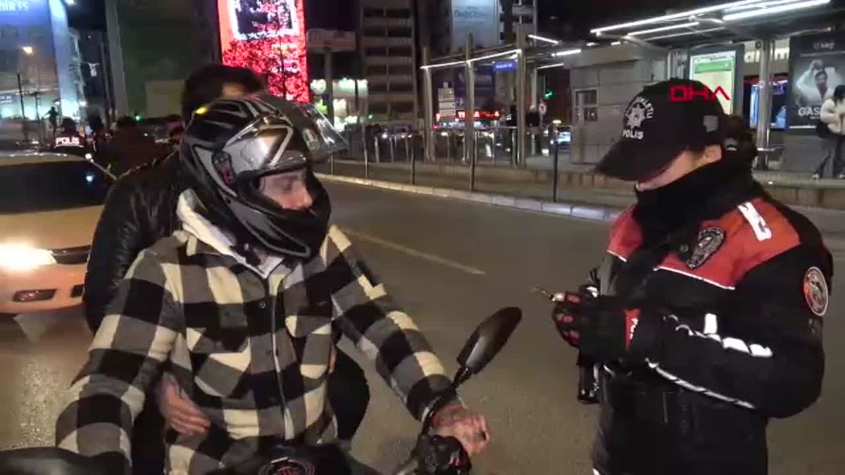İzmir\'de Yeni Yıl Kutlamaları İçin Yoğun Polis Denetimi