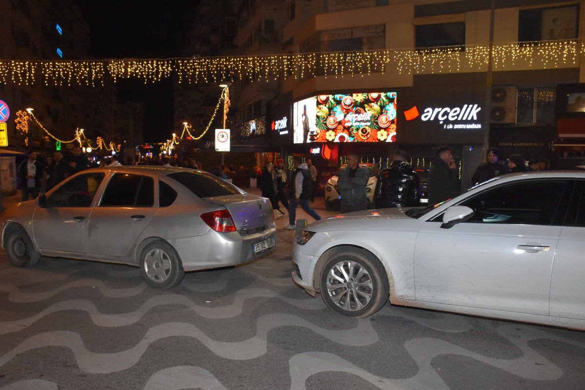 İzmir\'de Yeni Yılın İlk Trafik Cezası Alkollü Sürücüye Kesildi