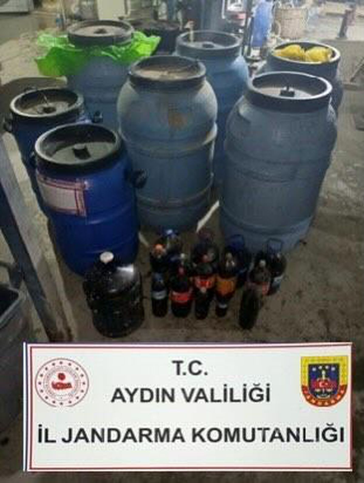 Kuşadası\'nda 700 Litre Sahte Alkol Ele Geçirildi