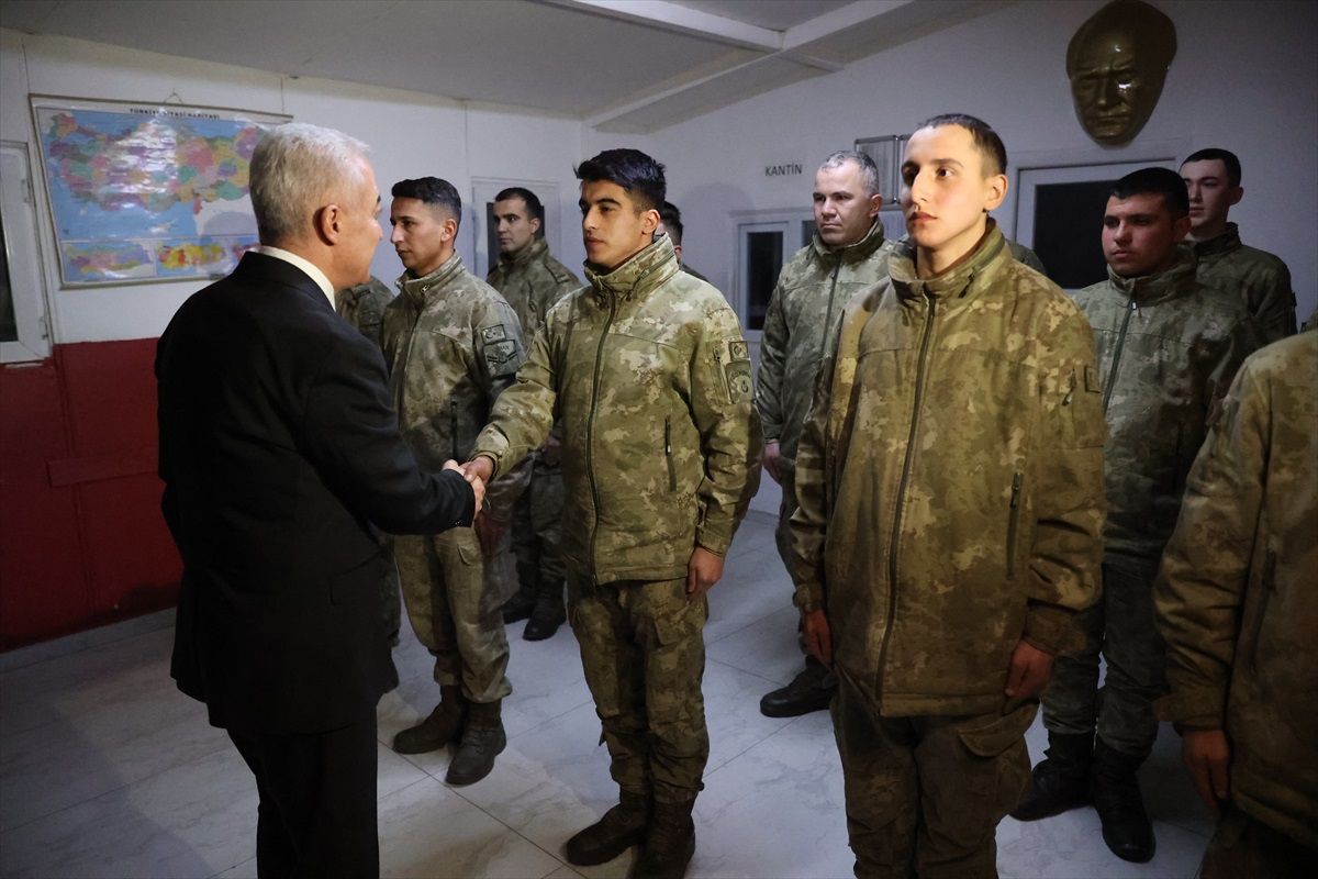 Vali Turan\'dan Askerlere Yeni Yıl Ziyareti