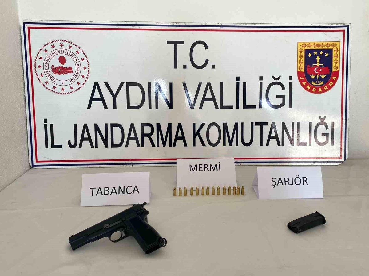 Kuşadası\'nda Ruhsatsız Tabanca Ele Geçirildi