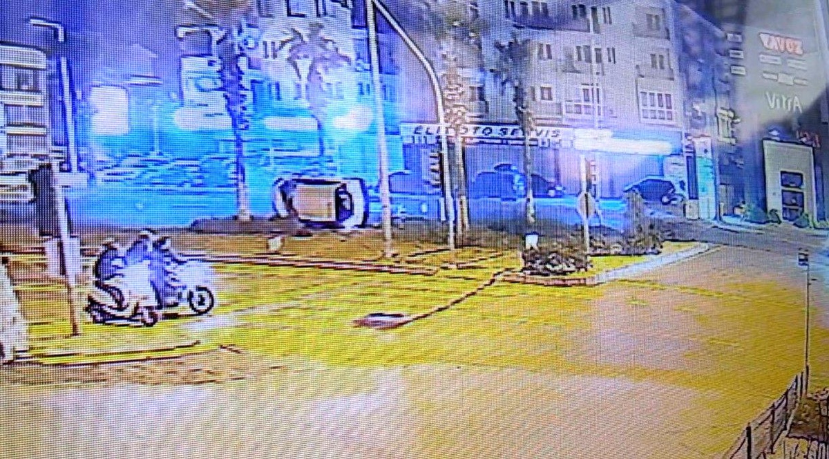 Kuşadası\'nda Takla Atan Araçta Sürücü Yaralandı