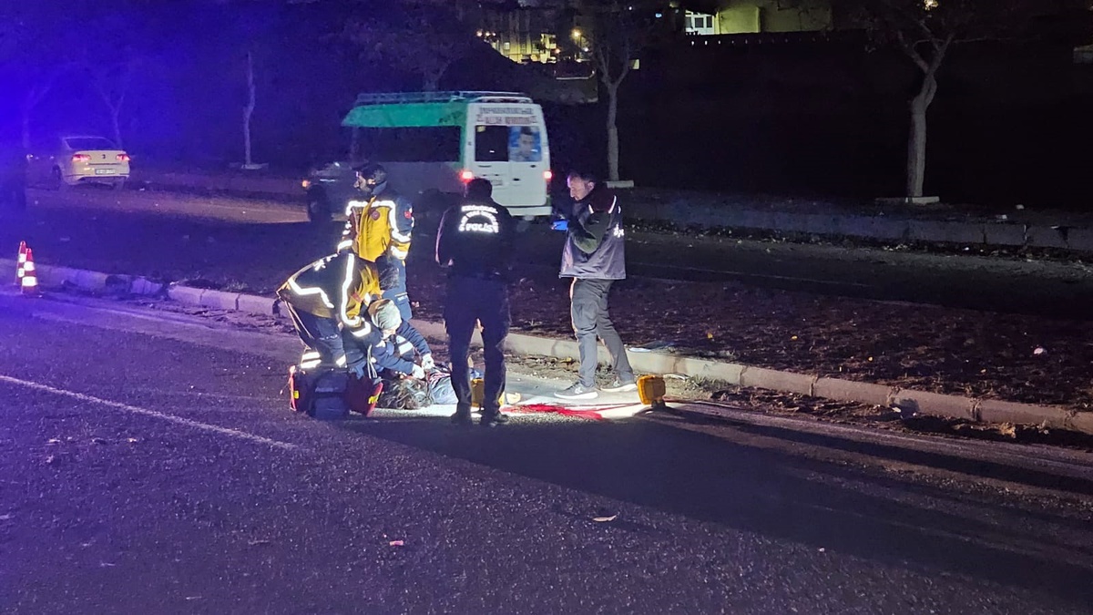 Şanlıurfa\'da Otomobil Çarpması: Bir Kadın Hayatını Kaybetti