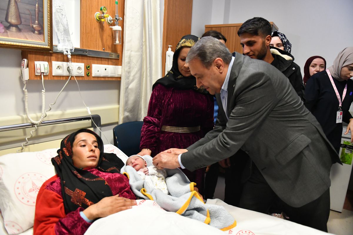 Yeni Yılın İlk Bebeği Şanlıurfa\'da Dünyaya Geldi