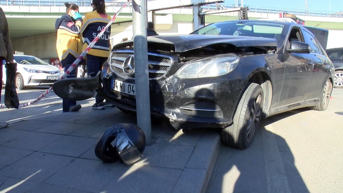Şişli\'de Ters Yöne Giren Otomobil Motosiklete Çarptı: 1 Yaralı