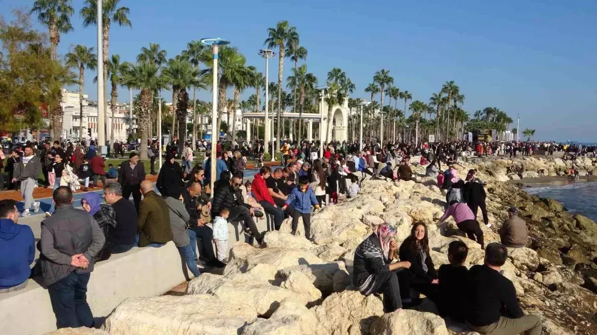 SOLOTÜRK, Mersin\'in Kurtuluşu İçin Prova Uçuşu Yaptı