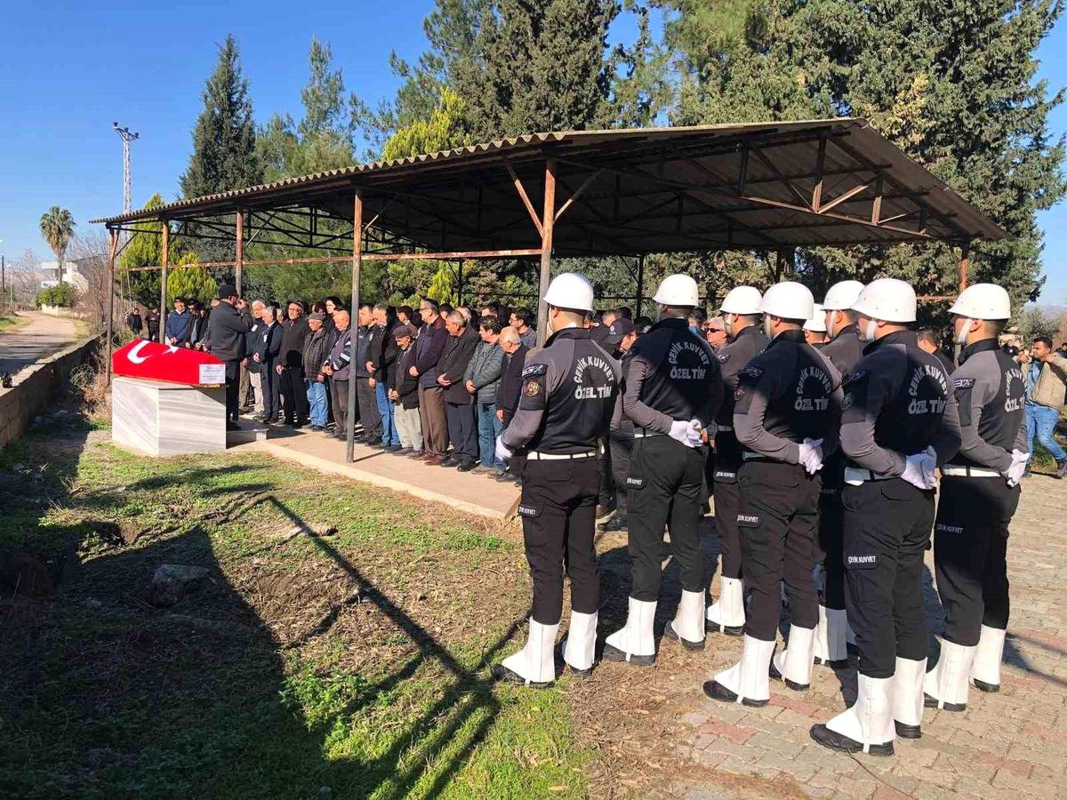 Adana\'da Trafik Kazası: Polis Memuru Hayatını Kaybetti