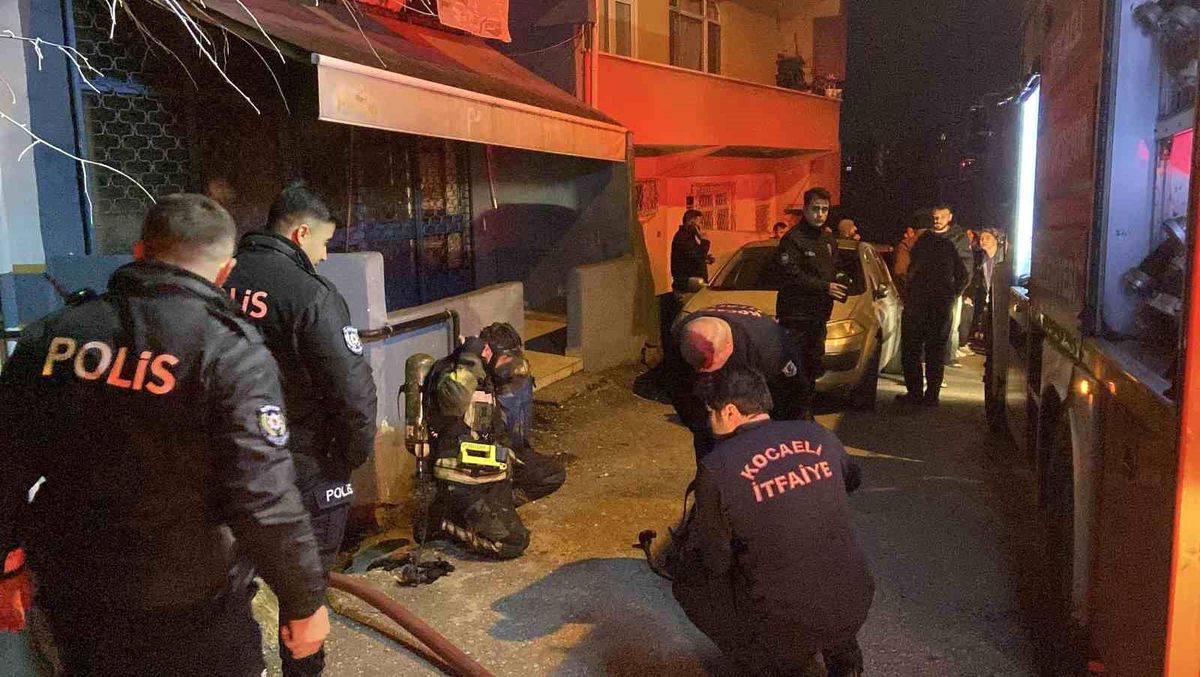 Gebze\'de Gecekonduda Yangın