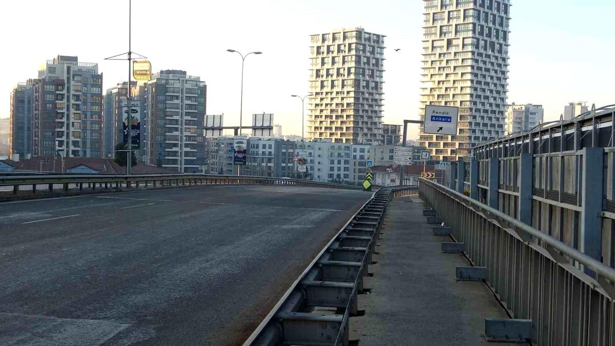 İstanbul\'da Yeni Yılın İlk Gününde Trafik Yoğunluğu Yüzde 2