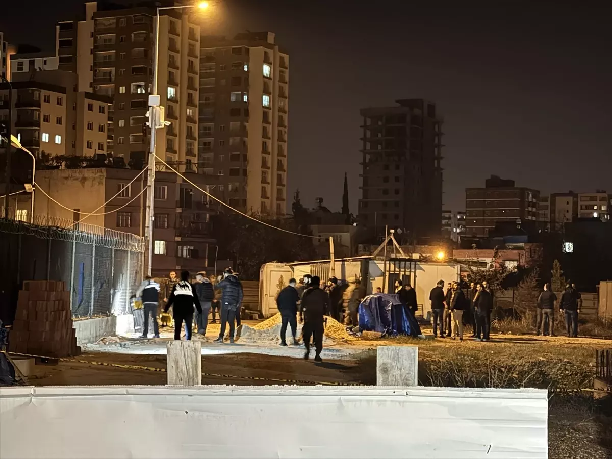 Adana\'da polis merkezi inşaatına molotofkokteyli atan şüpheli yaralı yakalandı