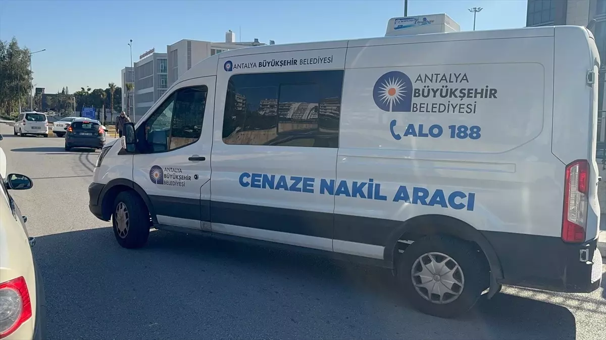 Antalya\'da Trafik Kazası Sonrası Bıçaklama: 1 Ölü