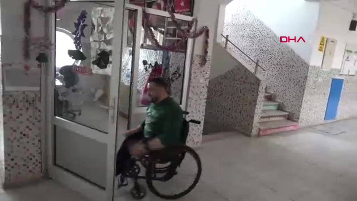 Engelli Memur Rıdvan Ünal, Engelleri Aşarak Öğrencilerin Bakış Açısını Değiştiriyor