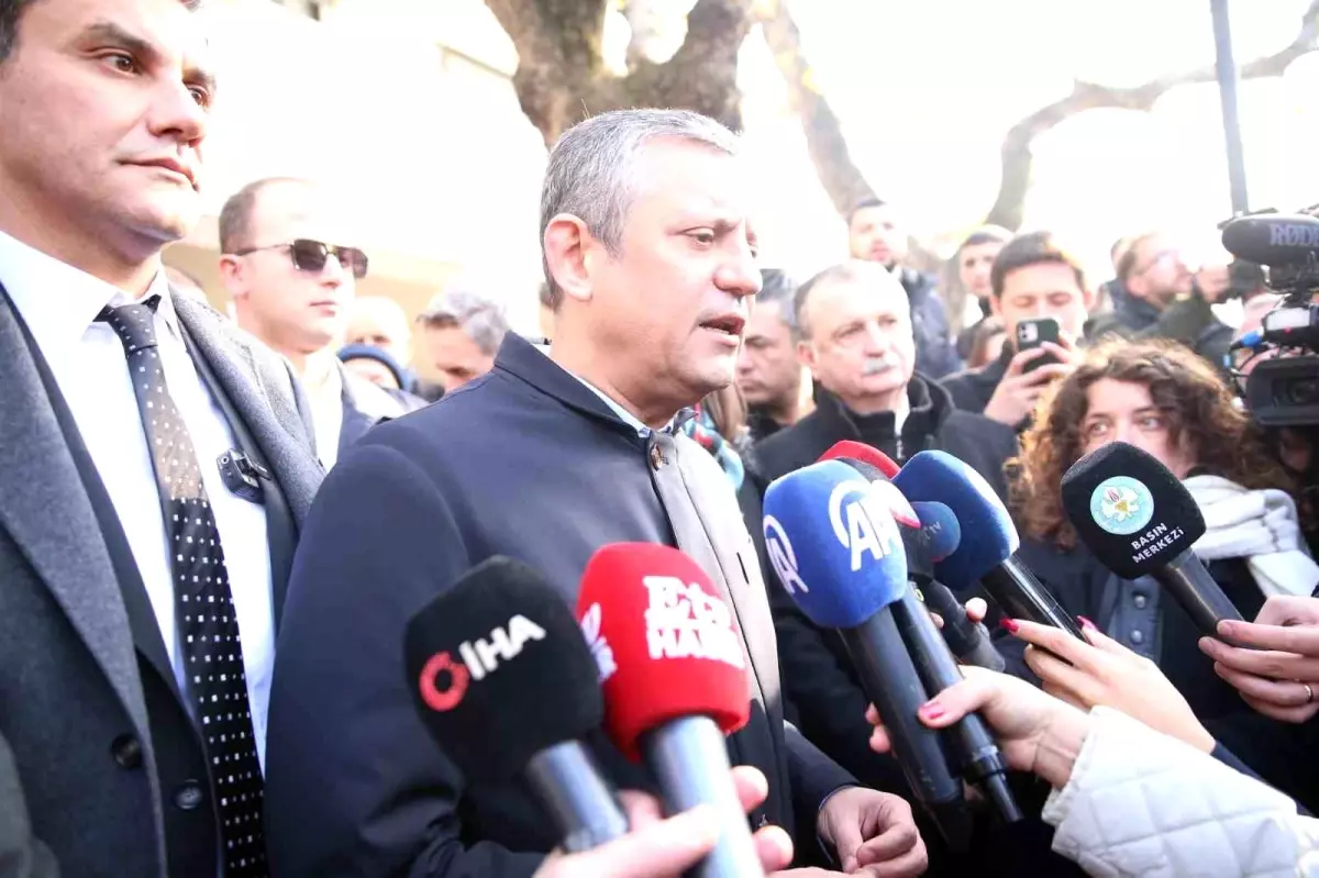 CHP Genel Başkanı Özel: "(DEM Parti\'nin MHP\'yi ziyareti) AK Parti\'nin bir kenarda durduğu, sürecin MHP üzerinden yürütülmesini de doğru bulmuyoruz"