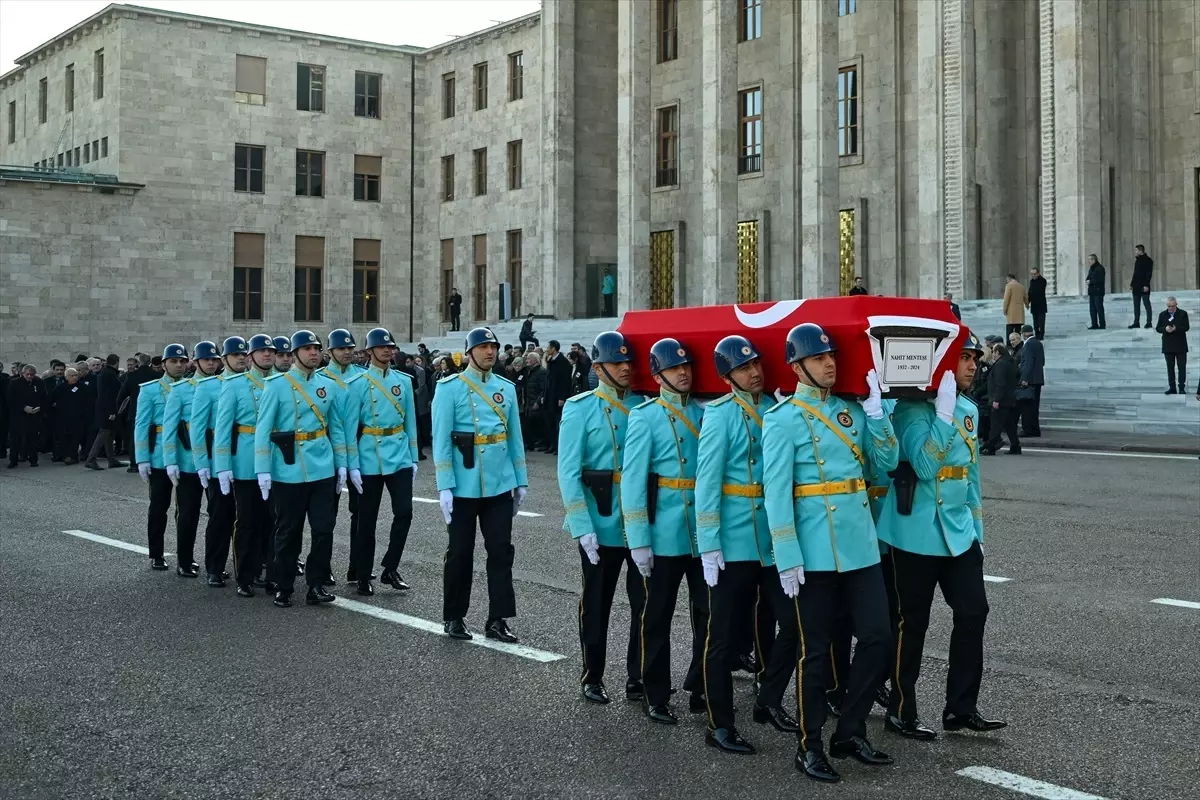 Eski Bakan Nahit Menteşe Son Yolculuğuna Uğurlandı