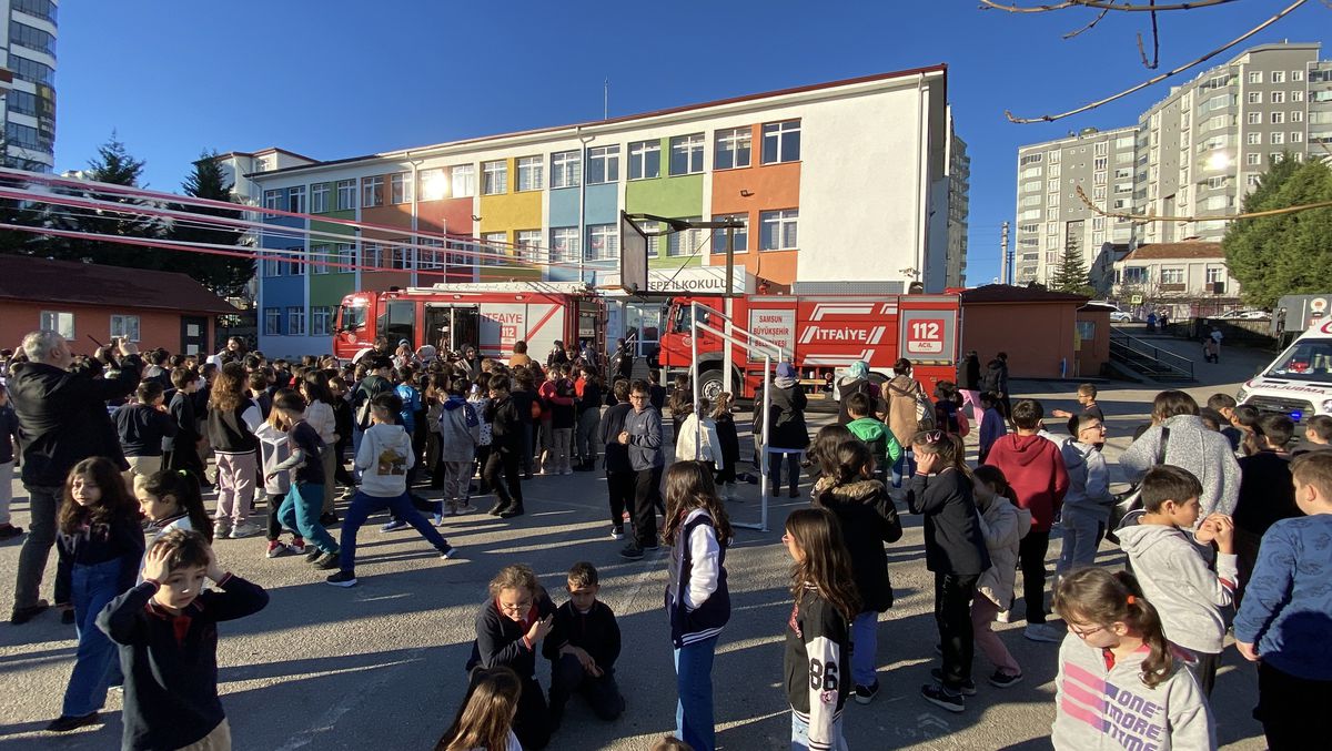 Samsun\'da İlkokulda Elektrik Panosundan Yangın Çıktı