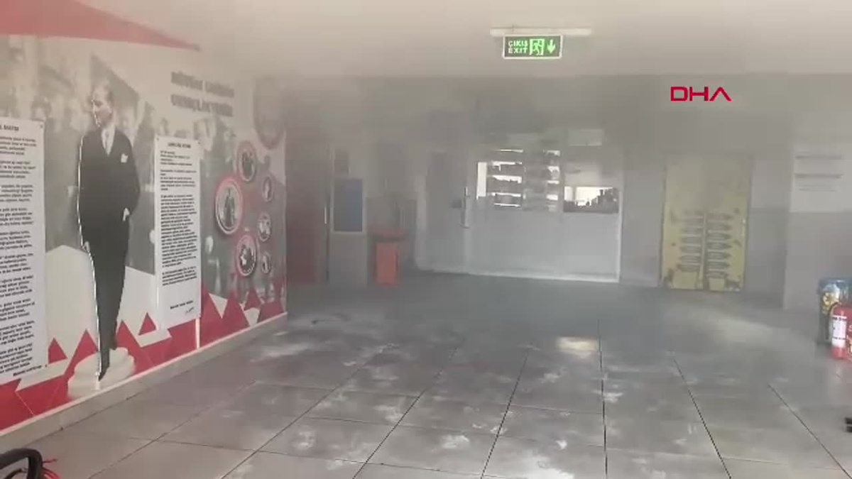 Samsun\'da İlkokulda Elektrik Panosundan Yangın Çıktı